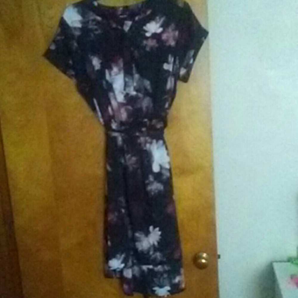 💝3/$10💝 Tie-Waist Silky Dress